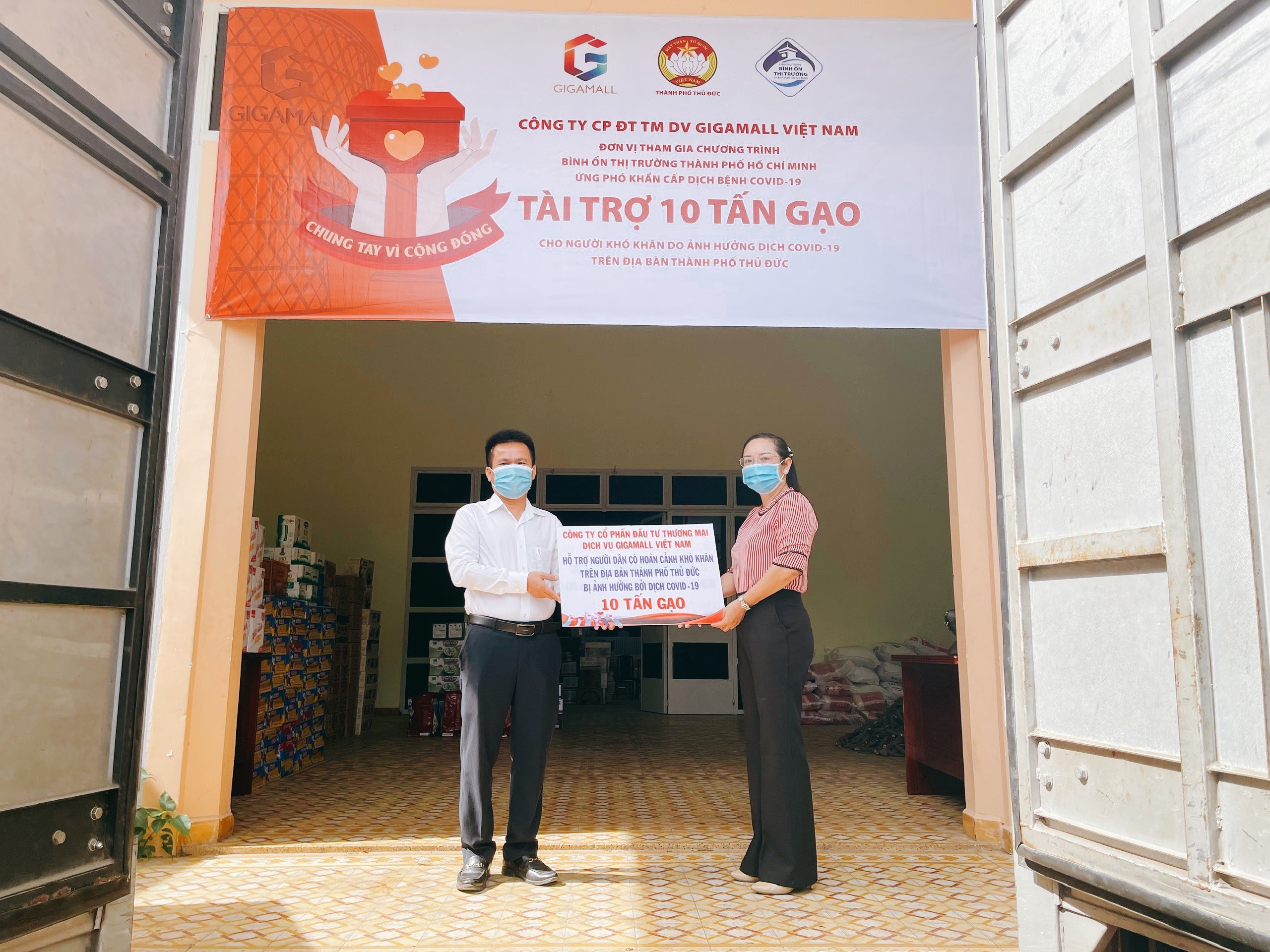  Sáng 25/6/2021, Công ty Cổ phần Đầu tư Thương mại Dịch vụ Gigamall Việt Nam – Đơn vị tham gia chương trình Bình ổn thị trường Thành phố Hồ Chí Minh đã tài trợ 10 tấn gạo nhằm ứng phó khẩn cấp dịch bệnh Covid-19 cho người khó khăn do ảnh hưởng dịch bệnh trên địa bàn Thành phố Thủ Đức.